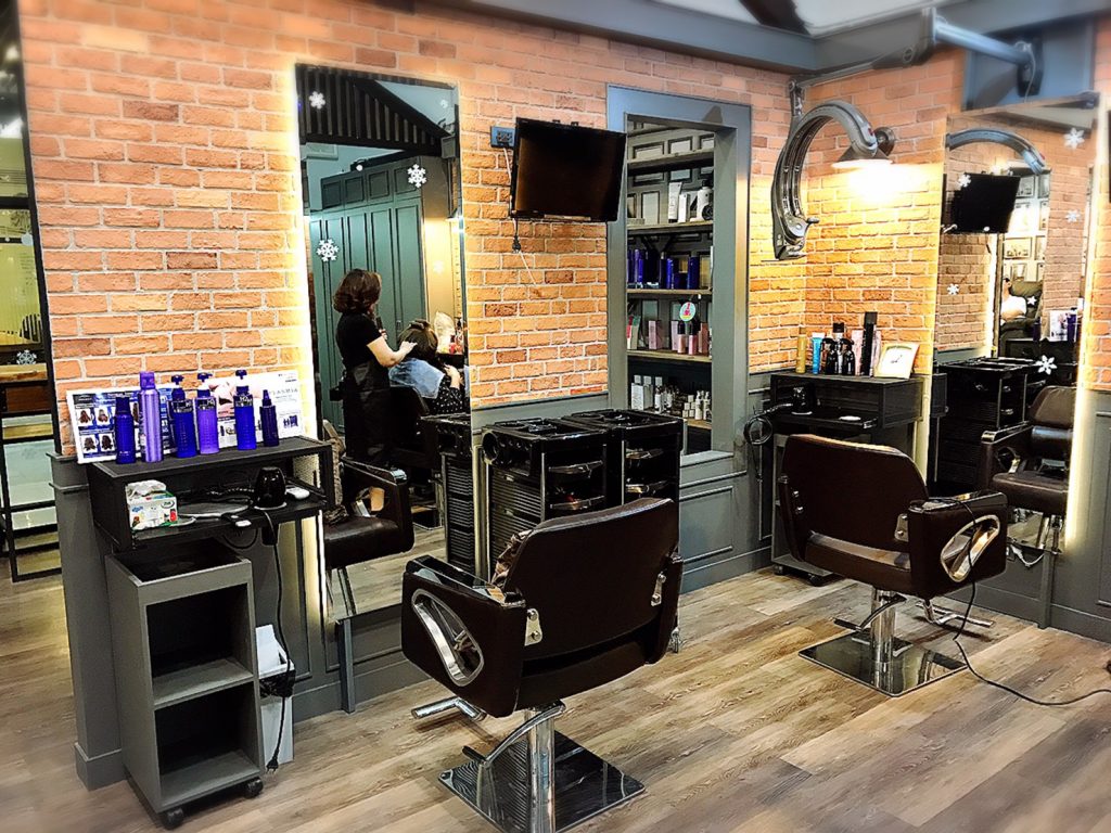 ร้านตัดผมชาย The Esquire Barber Club (Asoke)